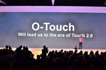 presentasi tentang O-Touch pada N1, layar sentuh belakang pertama di dunia